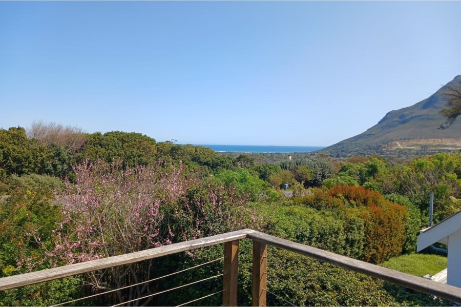 4 Bedroom Property for Sale in Noordhaven Western Cape